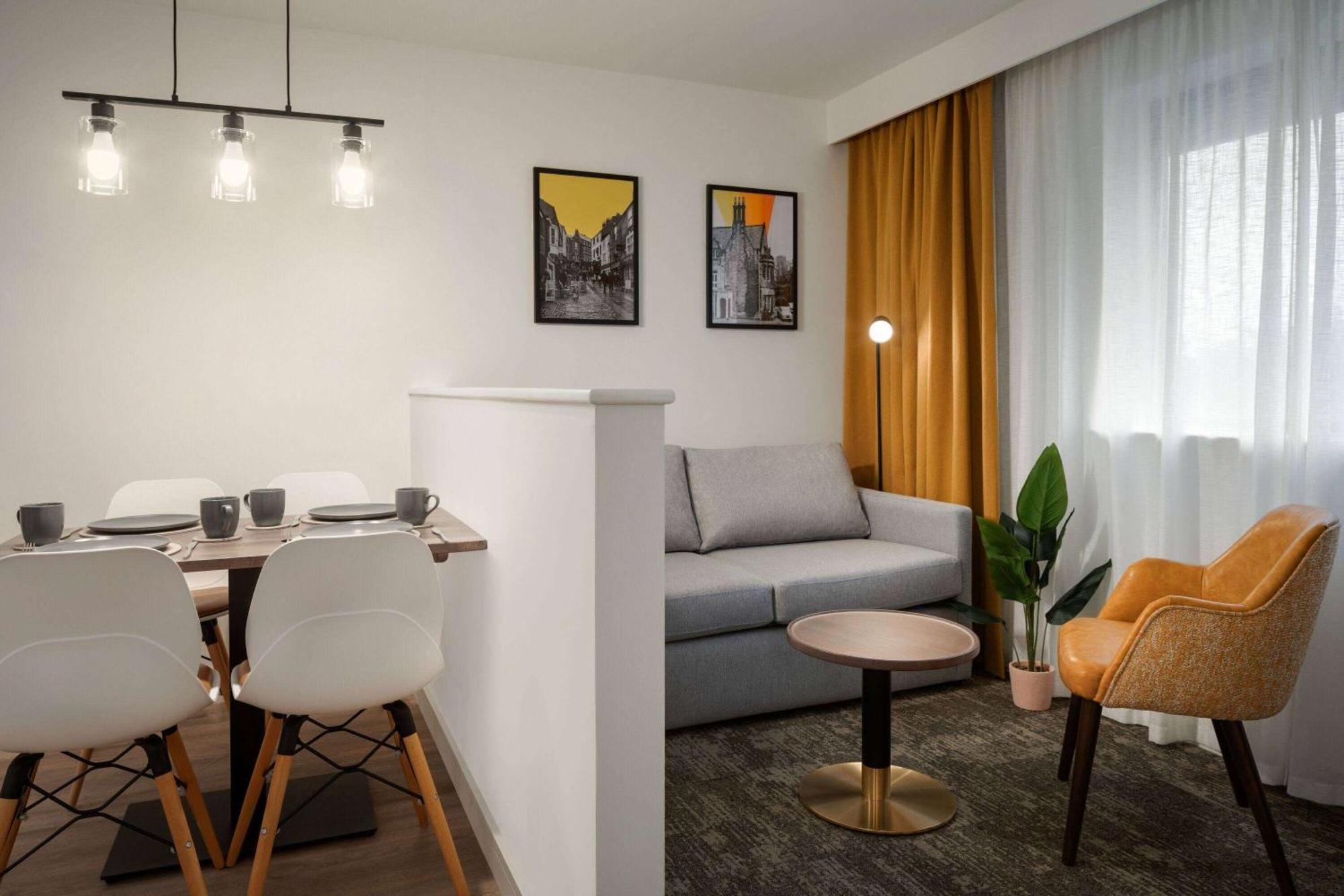 Super 8 By Wyndham Durham Hotel Luaran gambar