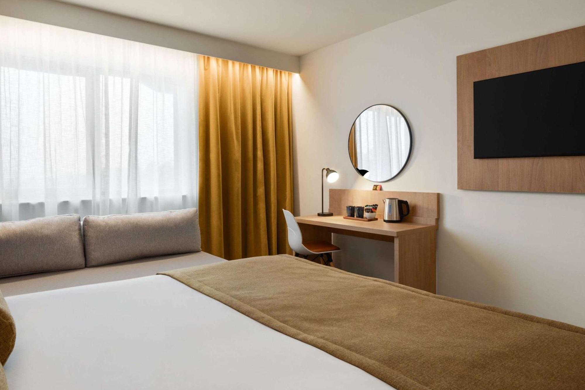 Super 8 By Wyndham Durham Hotel Luaran gambar